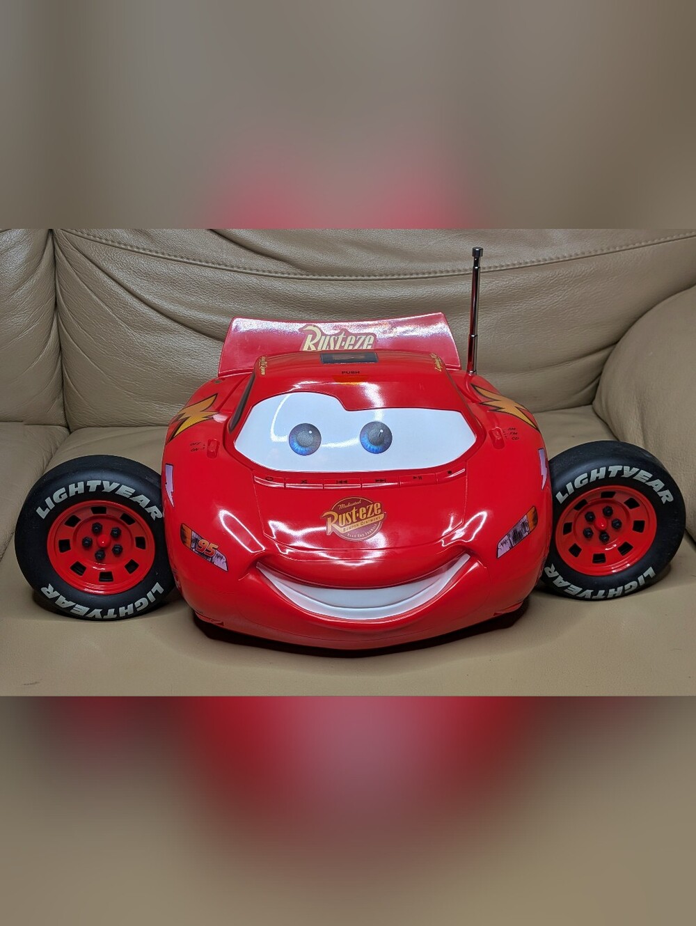 Rare 2006 Disney Pixar Cars Lightning McQueen Radio/CD Player MINT!!